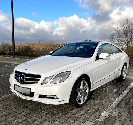 Mercedes-Benz Klasa E cena 52900 przebieg: 166000, rok produkcji 2010 z Szczytna małe 106